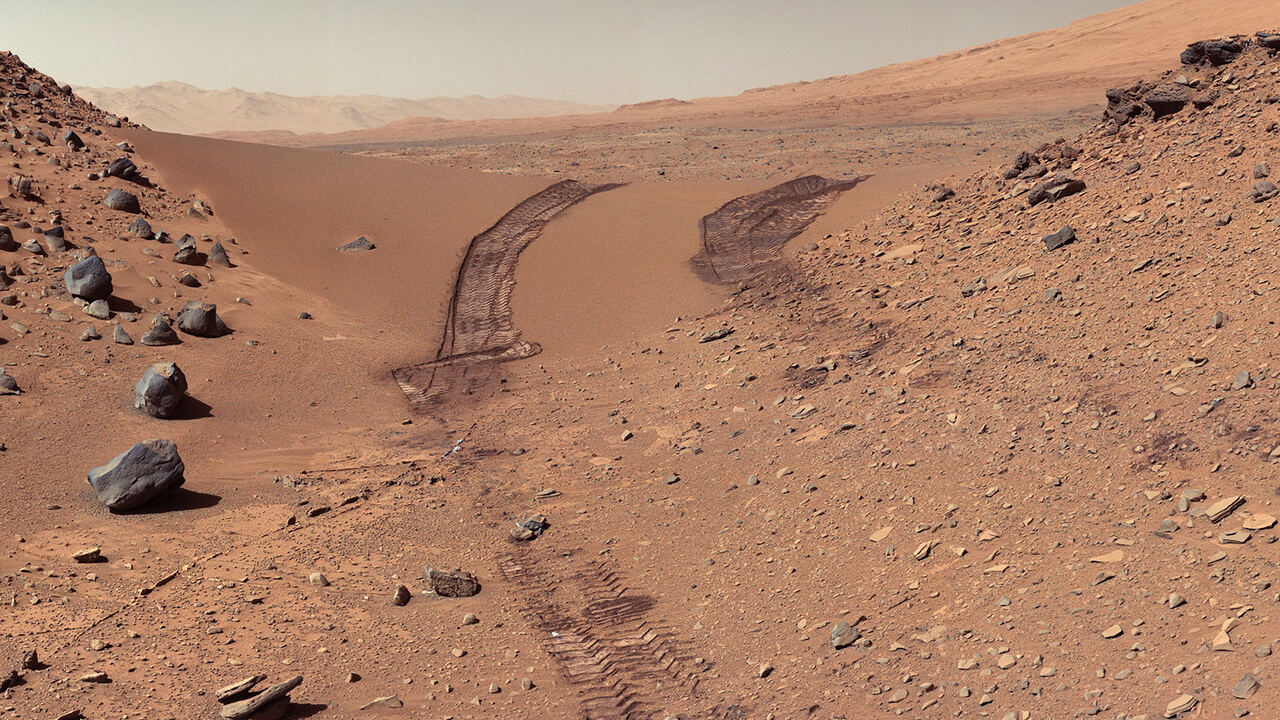 Mars as a cold desert planet